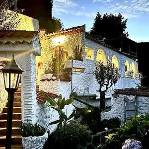 Arcos Del Laurel Apartment